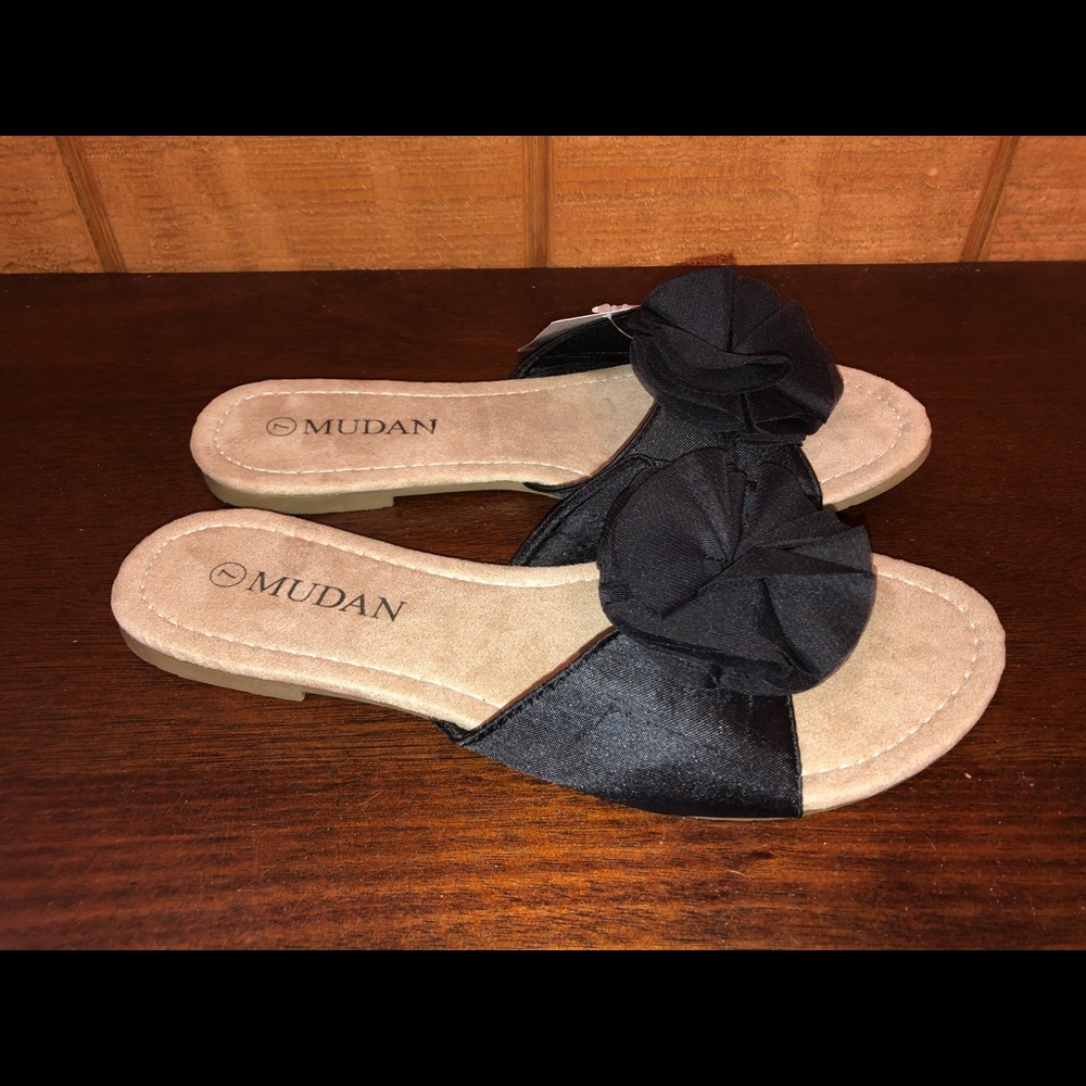 Black flower puff sandals from MUDAN
